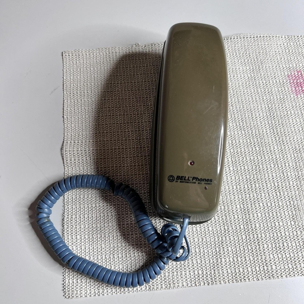 Vintage Bell Phones ST-4 Classic Favorite Trimline Corded Telephone Green Retro